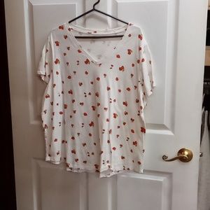 Old navy strawberry 🍓 tee